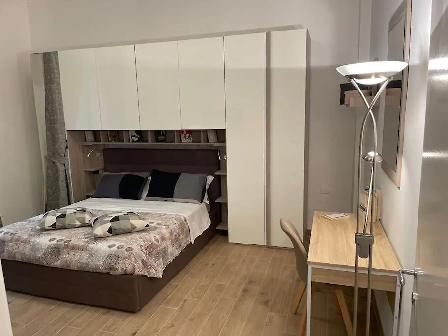 Nel Quartiere Bayres Suite Completamente Rinnovata Milaan 0*,  Italië
